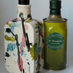 Handgemaakte Siciliaanse olijfoliekruik met een fles 500 ml extra vergine Siciliaanse olijfolie