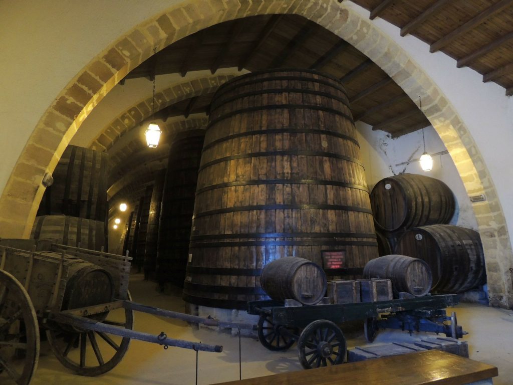 Interieur van een oude wijnmakerij