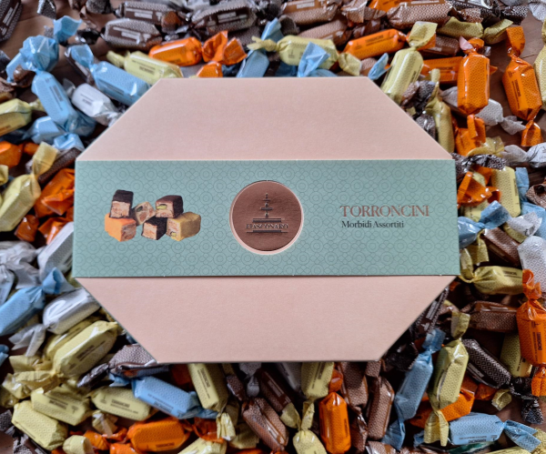 Siciliaanse Torroncini (zachte nougat) in luxe geschenkverpakking van 400 gram